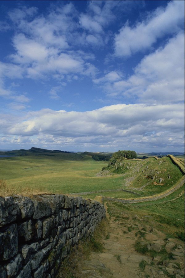 625060 Hadrian's Wall And Swingshields Crags From Cuddy's Crag A4 Photo Print