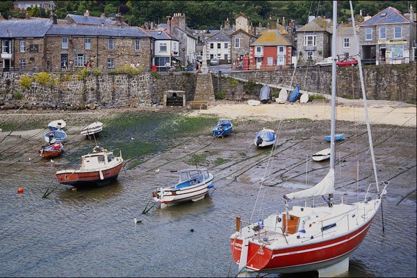 625097 Ship Inn And War Memorial At Mousehole, Cornwall A4 Photo Print