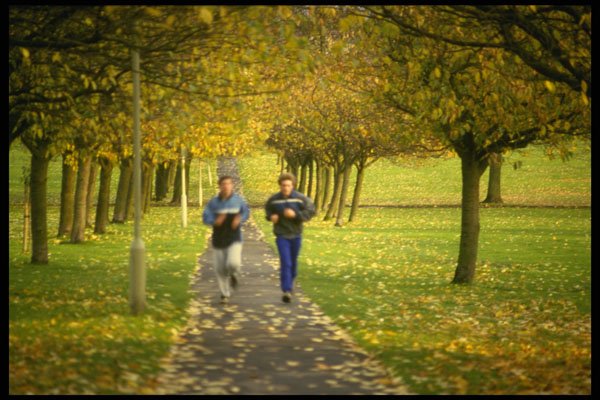 628048 Runners In Milton Walk, Harrogate, England A4 Photo Print