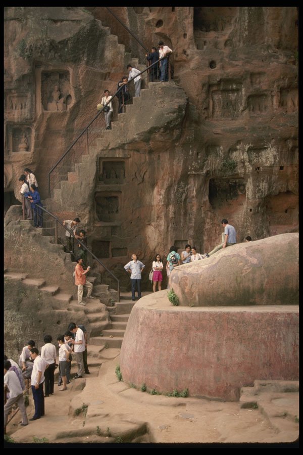 630008 Tourists Climbing Past Great Buddha's Toe, Leshan A4 Photo Print