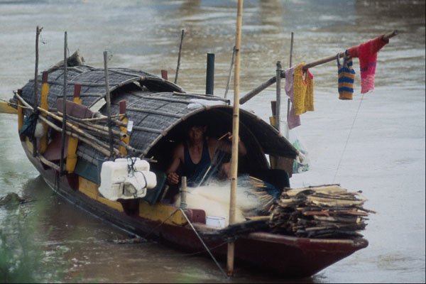 630091 Life In The River, South China A4 Photo Print