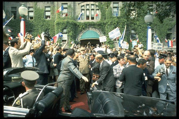 633003 De Gaulle In Huge Crowd A4 Photo Print