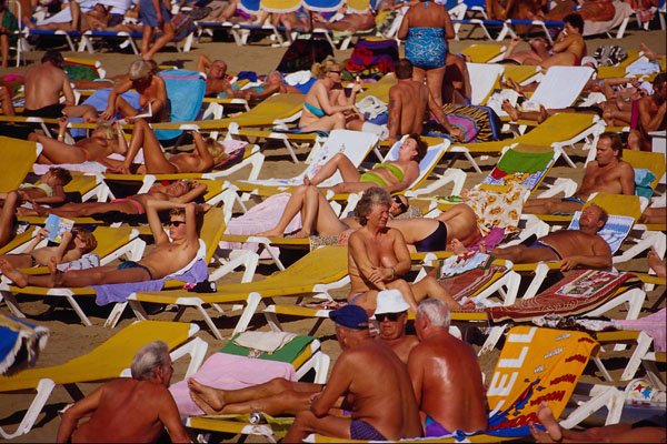 633063 Crowded beach, Puerto Rico, Gren Canaria, Spain A4 Photo Print