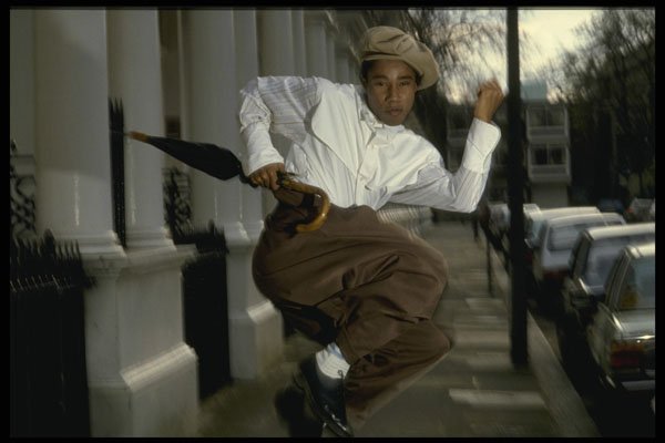635008 Jumping Man, Onslow Square, London, England A4 Photo Print