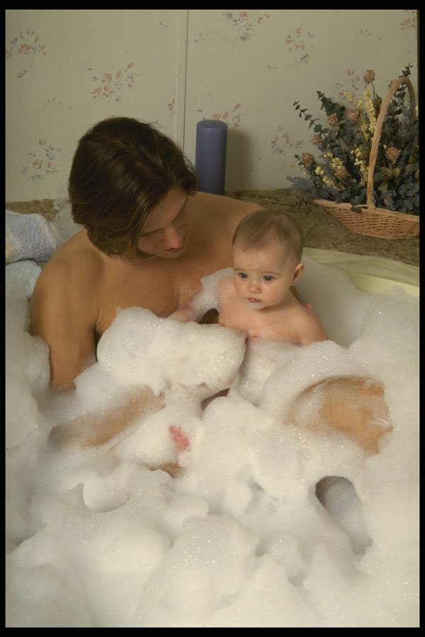 635014 Father With Child In Tub A4 Photo Print