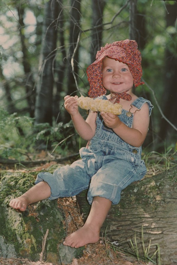 635015 Young Girl Enjoys A Fresh Cob Of Corn A4 Photo Print