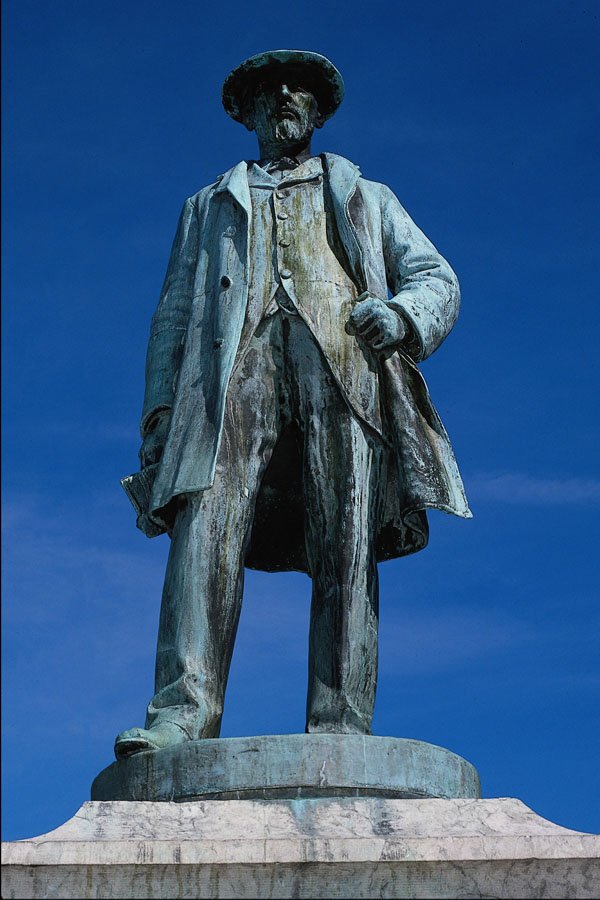 640025 Daniel Owen Statue, Mold A4 Photo Print