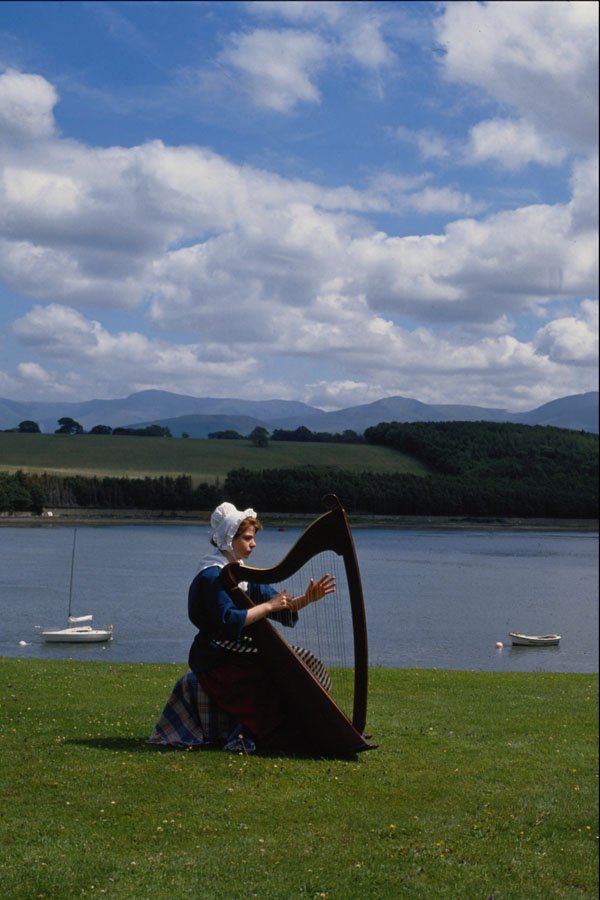 640041 Welsh Harpist, Menai Straits A4 Photo Print