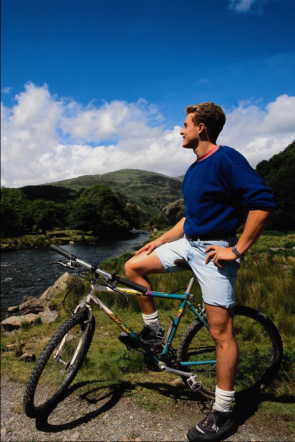640052 Mountain Biker, Snowdonia A4 Photo Print