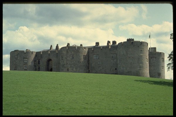 640072 Chirk Castle A4 Photo Print