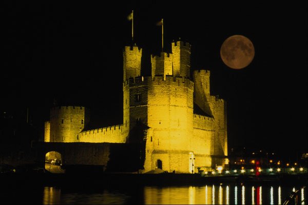 640093 Moonrise At Caernarfon Castle A4 Photo Print