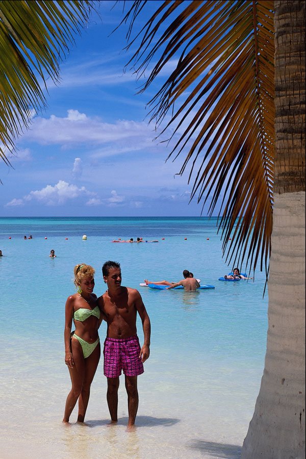 647020 Couple, Trees And Sea, Aruba, West Indies A4 Photo Print
