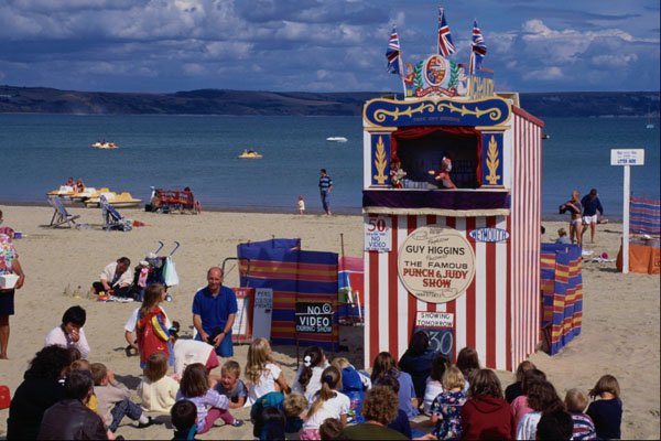 647063 Crowd Watching Punch And Judy Show A4 Photo Print