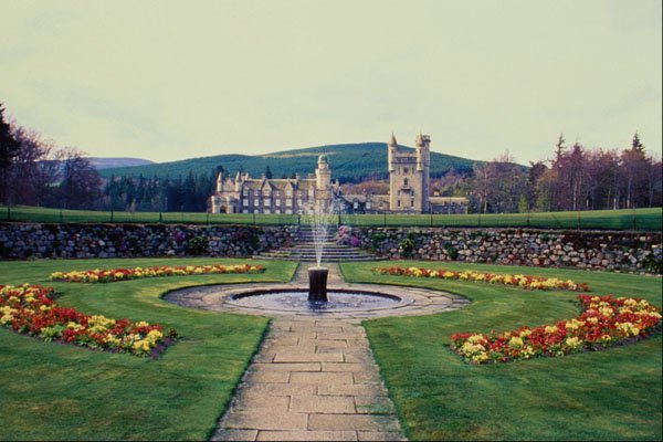 650043 Balmoral Gardens, Scotland A4 Photo Print