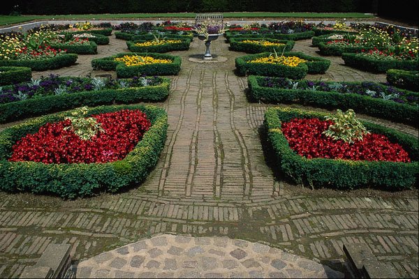 650099 Ornamental Box Garden, Leicester A4 Photo Print