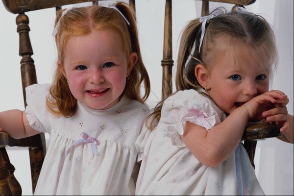 651039 Young Twin Girls A4 Photo Print