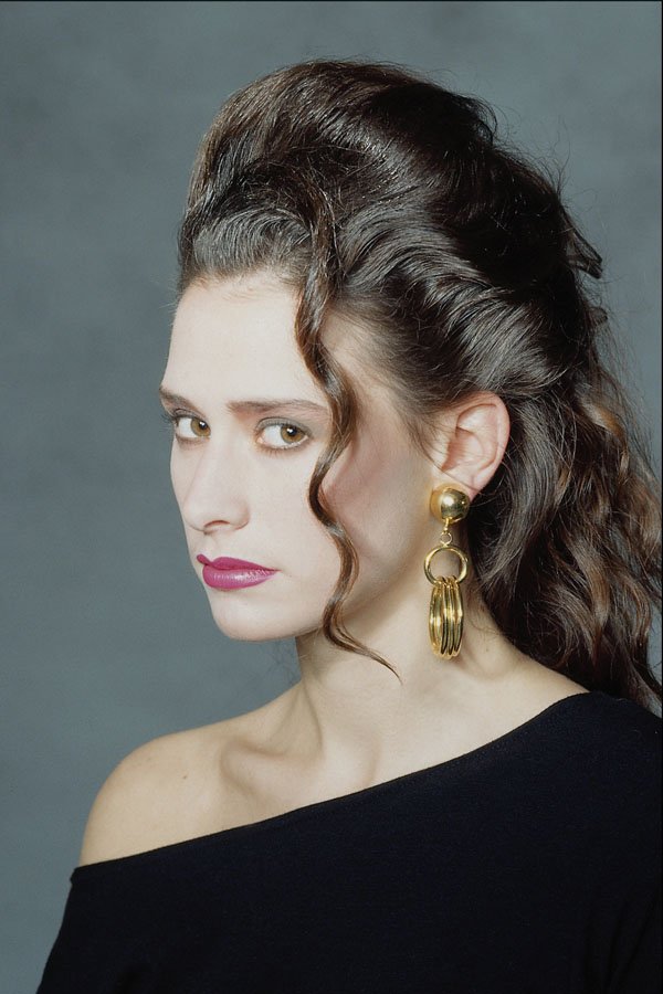 653029 High Fashion Side Sweep A4 Photo Print