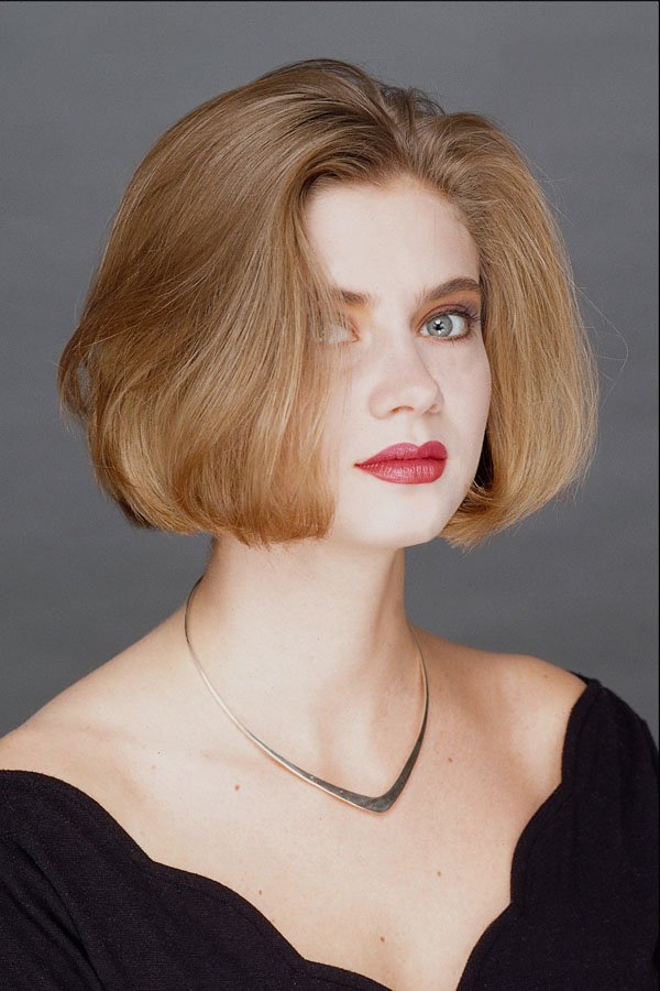 653085 Blonde With Blunt Cut A4 Photo Print
