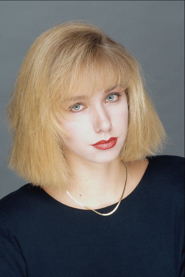 653090 Classic Blonde Bob Day Look A4 Photo Print