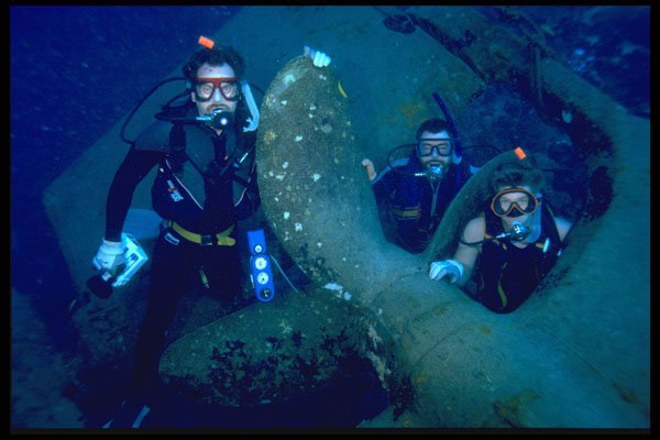 654095 Divers Examine The Wreck Hilma Hooker, Caribbean A4 Photo Print