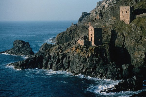 656022 Precariously Placed Mineshaft At Botallack A4 Photo Print