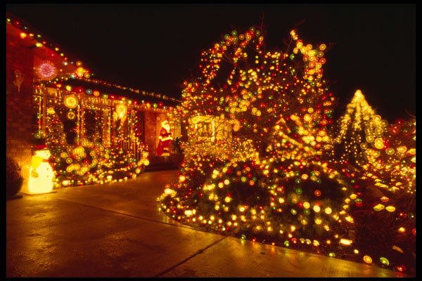 658054 Elaborate Christmas Lights, Everett, Washington A4 Photo Print