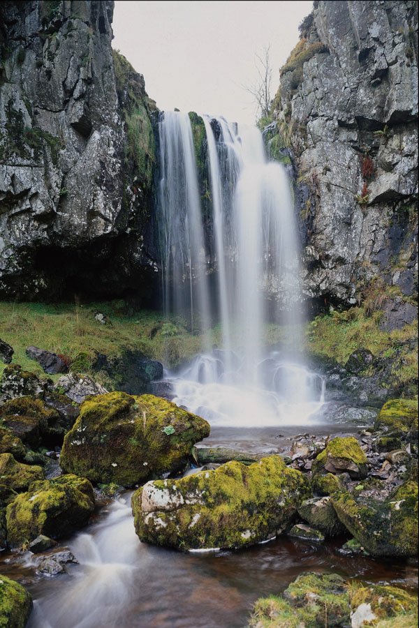 660047 Waterfall A4 Photo Print