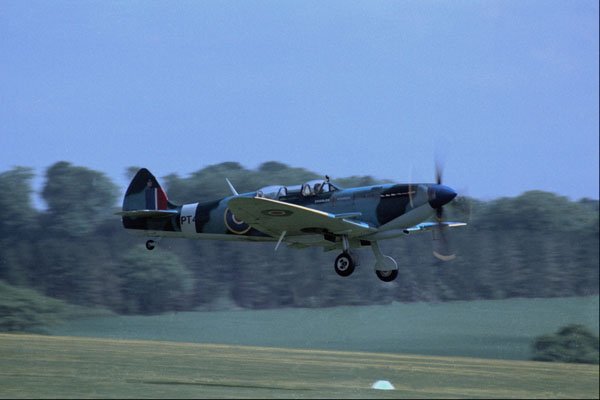 661012 Spitfire A4 Photo Print