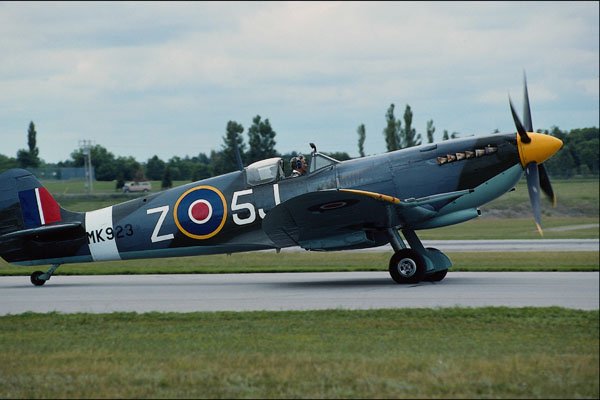 661024 Spitfire, National Capital Air Show, 1990 A4 Photo Print