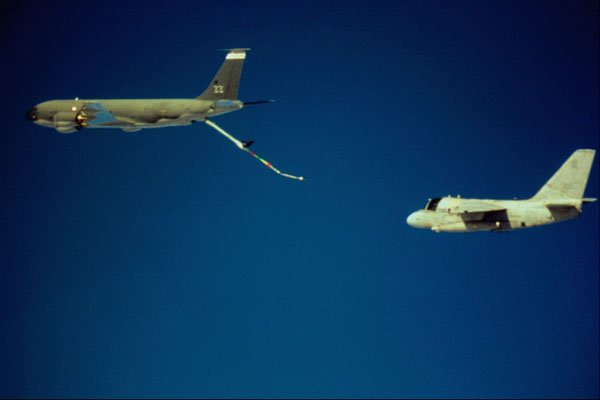 661055 S 3B Viking Performing Aerial Refueling A4 Photo Print