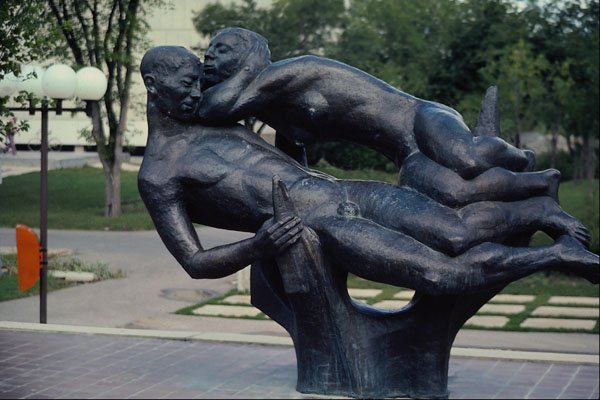 665065 Lovers, University Of Manitoba, Winnipeg, Canada A4 Photo Print