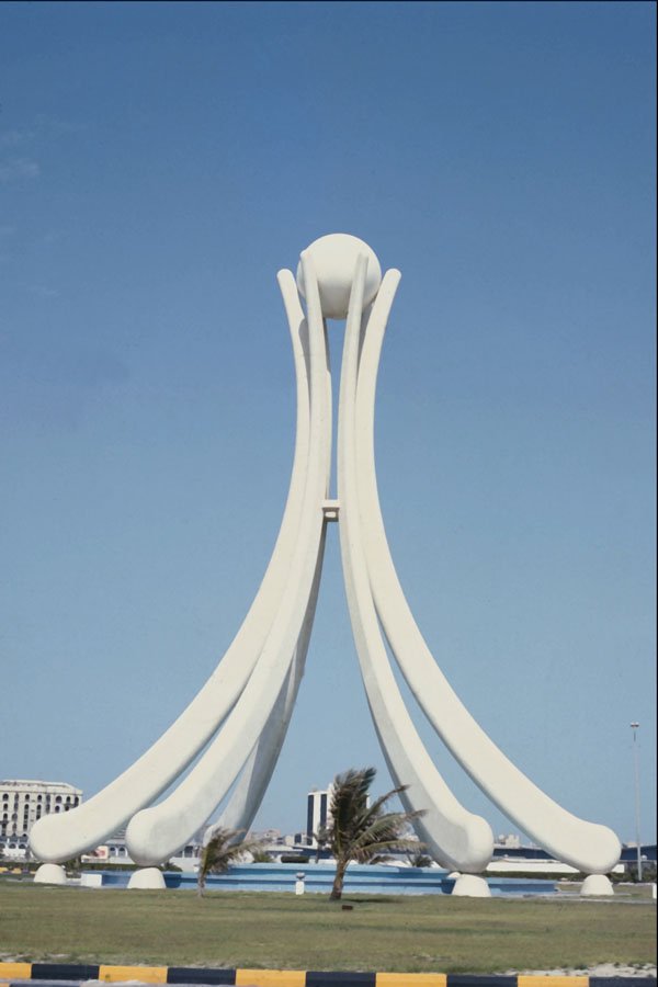 665074 Pearl Monument, Bahrain A4 Photo Print