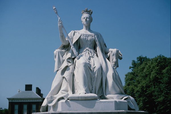 666077 Queen Victoria Statue, Kensington Gardens, London, England A4 Photo Print