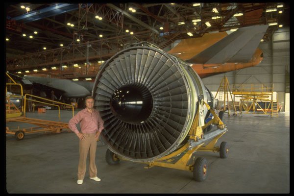 667077 Engine From Boeing 747 A4 Photo Print