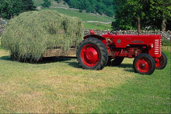 667089 Tractor And Hay Trailer A4 Photo Print