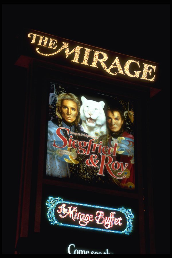 668024 Siegfried And Roy At The Mirage A4 Photo Print