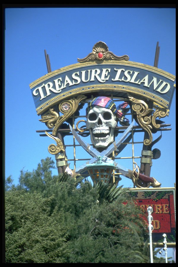 668043 Treasure Island Skull Detail A4 Photo Print