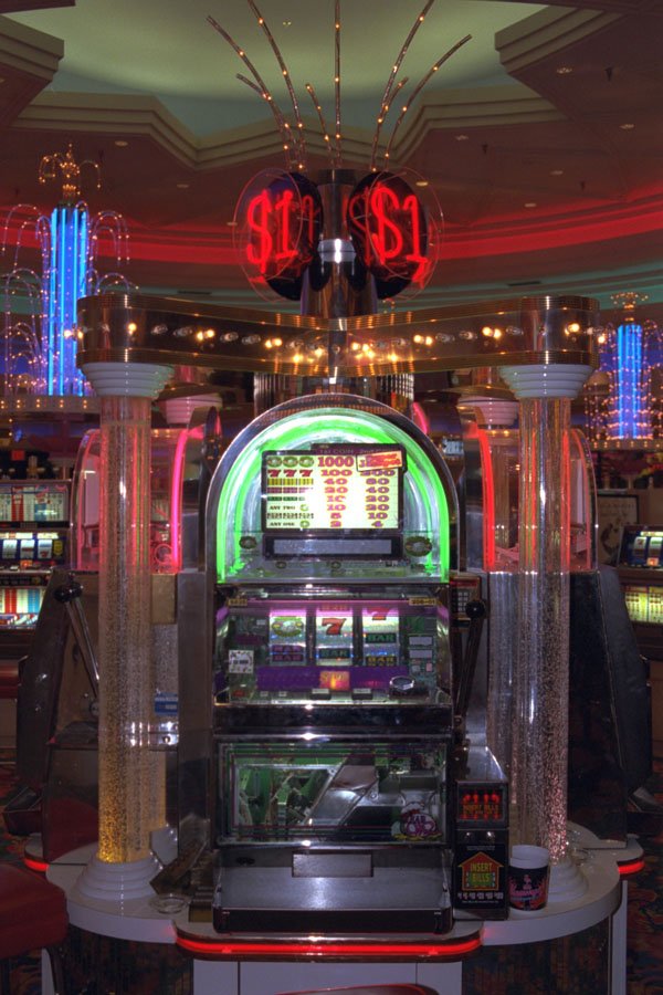 668057 Slot Machine A4 Photo Print
