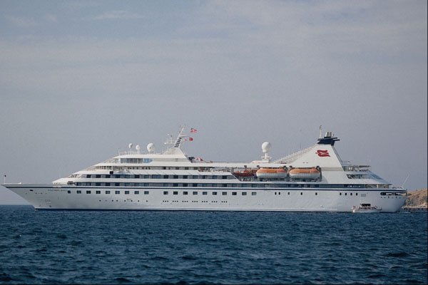 669034 Motor Vessel Royal Viking Queen A4 Photo Print