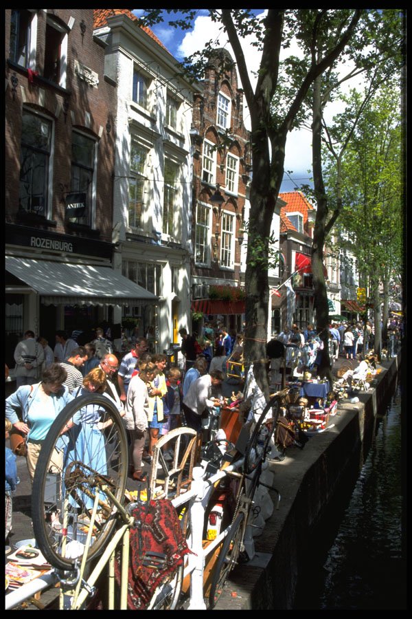 673003 Weekend Street Market, Delft, Netherlands A4 Photo Print
