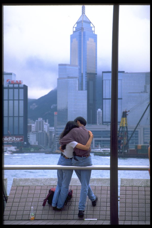 673009 Couple Overlooking Victoria Harbor, Hong Kong A4 Photo Print