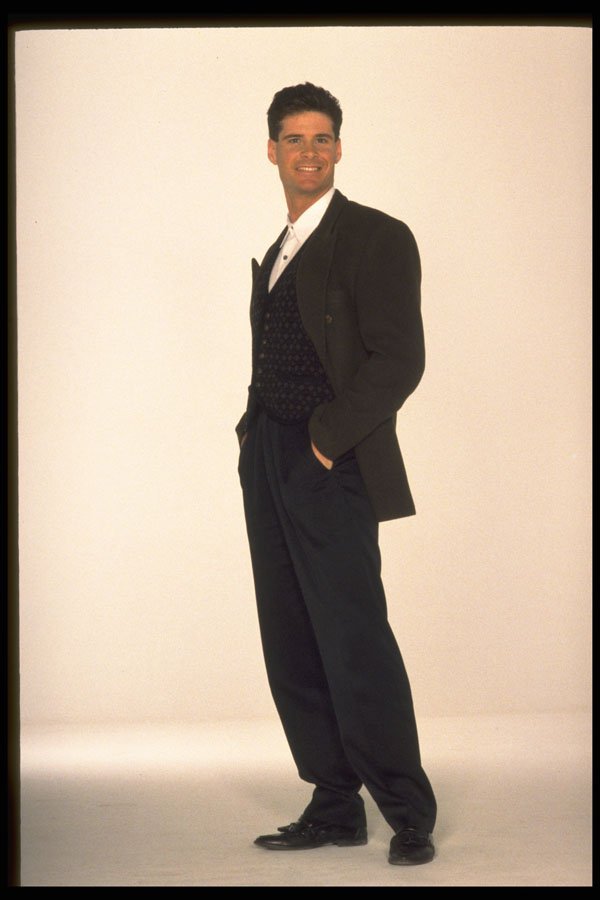 678002 Man In Suit A4 Photo Print