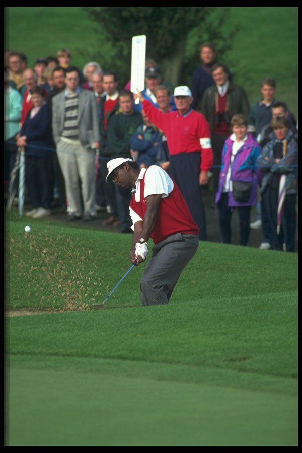 681020 V.J. Singh Exiting A Bunker At European Open, England A4 Photo Print