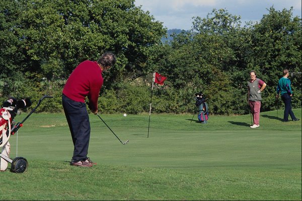 681099 Surrey Golf Course, England A4 Photo Print