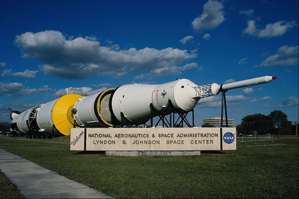 682001 Saturn V Rocket, Johnson Space Center, U.S.A. A4 Photo Print
