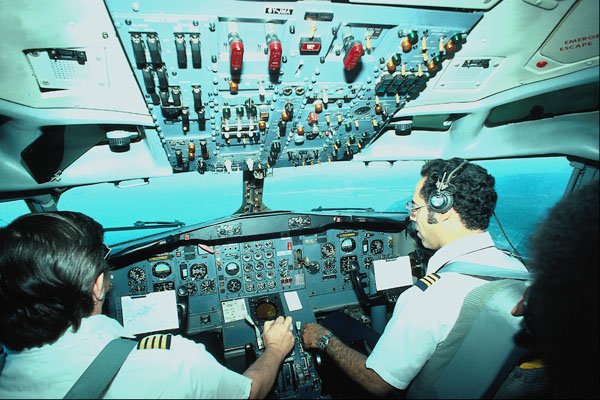 682020 Cockpit, Boeing 737 Airliner A4 Photo Print