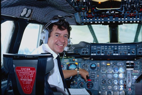 682092 Concorde Cockpit With Pilot A4 Photo Print
