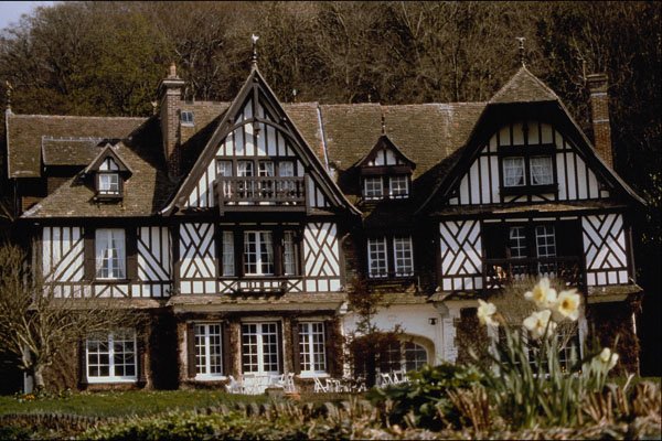 683027 Norman Chateau A4 Photo Print