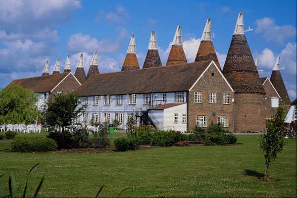 683088 Oast Houses At East Peckham, England A4 Photo Print