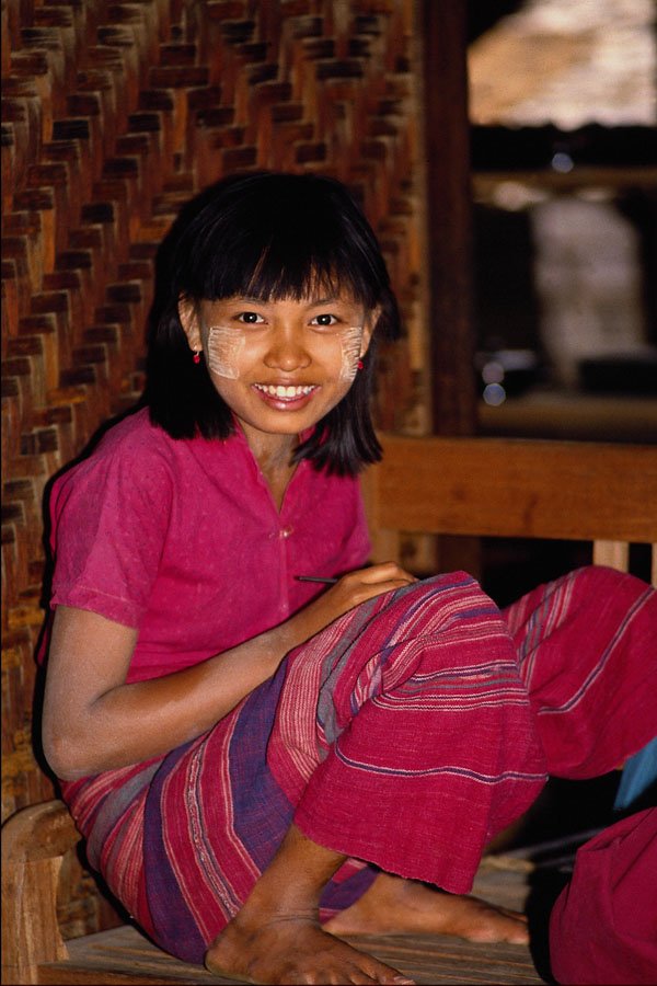 685024 Young Lacquerware Artisan, Burma A4 Photo Print